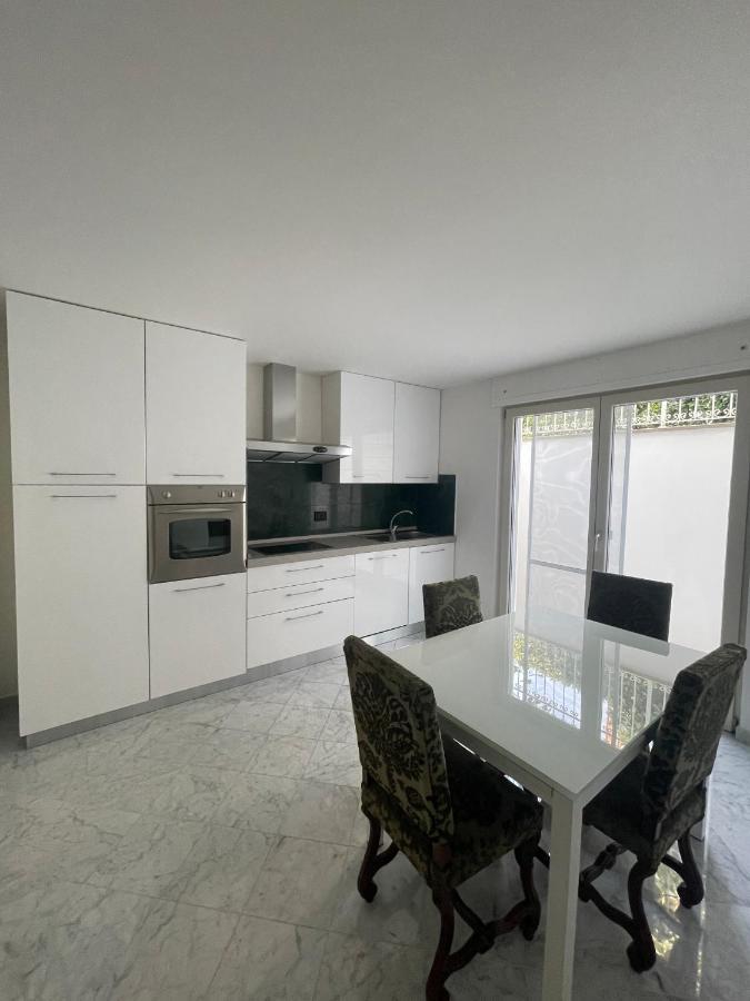 Villa Bianca A Few Steps By The Sea With Exclusive Garden & Jacuzzi Livorno Exterior photo